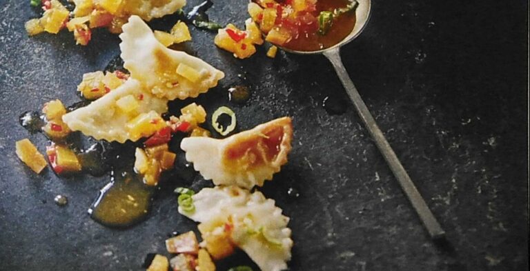 Gebratene Kohlrabistiel-Tofu-Teigtaschen